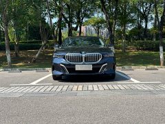 BMW 5 Series 530Li Luxury M Sport Package - ფოტო 1