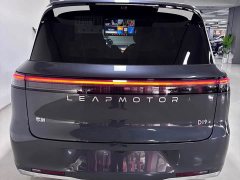 Leapmotor D19 Extended Range 500 Deluxe Edition Six-Seater - ფოტო 6