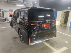 Toyota Vellfire Crown Hybrid 2.5L Executive Premier Edition - photo 7