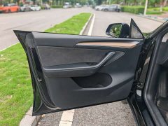 Tesla Model Y Rear-Wheel Drive - ფოტო 6