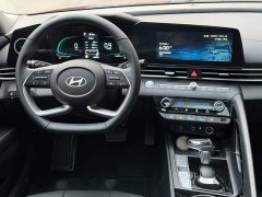 Hyundai Elantra 1.5L CVT Luxury - ფოტო 14