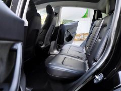 Tesla Model Y Rear-Wheel Drive - ფოტო 13
