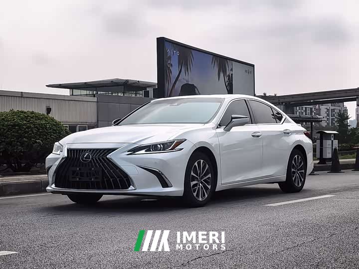 Lexus ES 2022 300h Premium Edition - ავტომობილი ჩინეთიდან