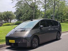 Li Auto Li Xiang MEGA Ultra - ფოტო 1
