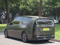 Li Auto Li Xiang MEGA Ultra - ფოტო 4