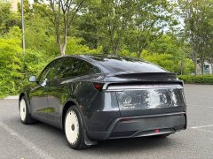 Tesla Model Y Rear-Wheel Drive - ფოტო 18