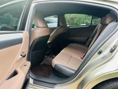 Lexus ES 300h Premium Edition - ფოტო 11