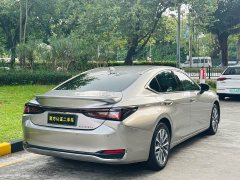 Lexus ES 300h Premium Edition - ფოტო 5