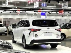 Toyota Sienna 2.5L Hybrid FWD Comfort - ფოტო 4