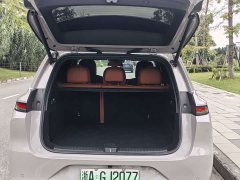 Li Auto L6 Max - ფოტო 12