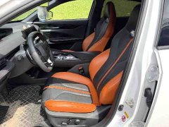 Changan UNI-V Third Generation 1.5T 500Bar Luxury Sport Edition - ფოტო 3
