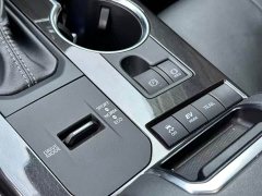 Toyota Crown Land Cruiser Crown Venza 2.5L HEV AWD Luxury - ფოტო 12