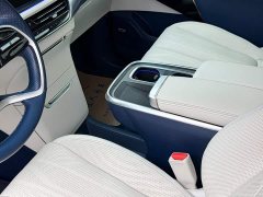 Toyota 2.0T Six-Seat Yun Shi Edition - ფოტო 4