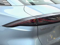 Geely Galaxy L6 EM-i 140km Starship Edition - ფოტო 11