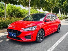 Ford Focus Hatchback EcoBoost 180 Automatic ST Line - ფოტო 1