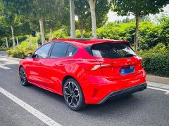 Ford Focus Hatchback EcoBoost 180 Automatic ST Line - ფოტო 10