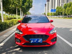 Ford Focus Hatchback EcoBoost 180 Automatic ST Line - ფოტო 2