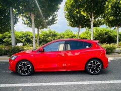 Ford Focus Hatchback EcoBoost 180 Automatic ST Line - ფოტო 3