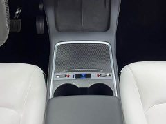 Tesla Model Y Standard Range RWD - ფოტო 14