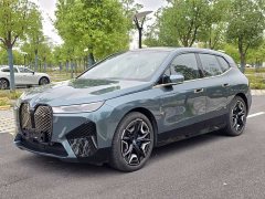 BMW iX xDrive50 - ფოტო 1