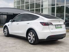 Tesla Model Y Rear-Wheel Drive - ფოტო 10