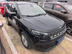 Jeep 220T Automatic Leading Edition - ფოტო 3