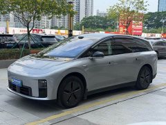 Li Auto i8 Standard Edition - ფოტო 1