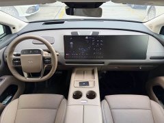 Li Auto i8 Standard Edition - ფოტო 8