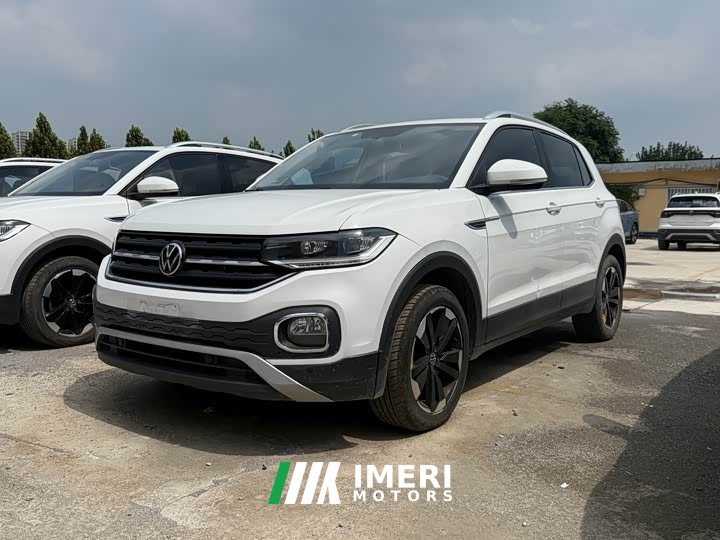 Volkswagen Tacqua Touran 200TSI DSG Smart Connected Edition