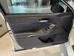 Toyota Avalon Hybrid 2.5L Luxury - ფოტო 2