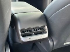 Tesla Model Y Long Range All-Wheel Drive - ფოტო 14