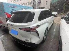 Toyota Sienna 2023 2.5L Hybrid Premium Edition - ფოტო 2