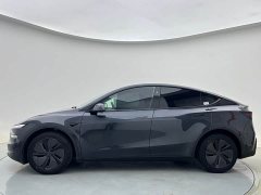 Tesla Model Y Rear-Wheel Drive - ფოტო 3