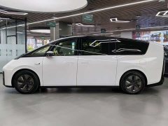 Li Auto MEGA Ultra Smart Refresh Edition - ფოტო 4