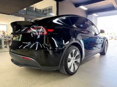 Tesla Model Y Standard Range RWD - ფოტო 13