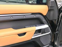 Land Rover Defender 110 P400 Dark Edition - ფოტო 8
