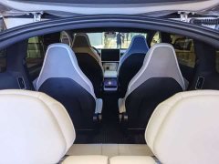 Tesla Model Y L Long Range All-Wheel Drive - ფოტო 14