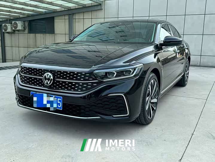 Volkswagen Passat 330TSI Starry Sky Luxury Edition
