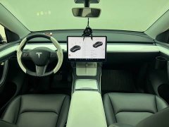 Tesla Model Y Standard Range RWD - ფოტო 13
