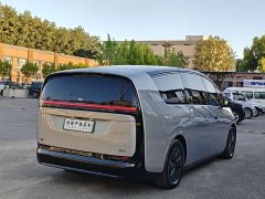 Li Auto Li Xiang MEGA Ultra - ფოტო 11