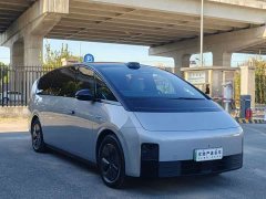Li Auto Li Xiang MEGA Ultra - ფოტო 3