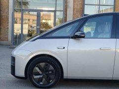 Li Auto Li Xiang MEGA Ultra - ფოტო 6