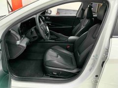 Hyundai Elantra 1.5L CVT Luxury - ფოტო 9