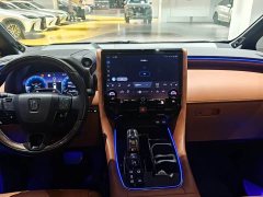 Toyota Vellfire Crown Hybrid 2.5L Premium Edition - ფოტო 8