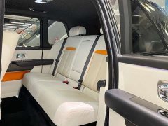 Rolls-Royce Cullinan 2021 Black Badge Neon Nights - ფოტო 19