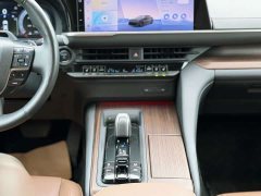 Toyota Crown (Imported) 2.5L Premier Edition - ფოტო 10