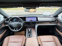 Toyota Crown (Imported) 2.5L Premier Edition - ფოტო 11