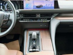 Toyota Crown (Imported) 2.5L Premier Edition - ფოტო 18