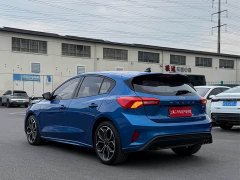 Ford Focus Hatchback EcoBoost 180 Automatic ST Line - ფოტო 14