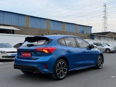 Ford Focus Hatchback EcoBoost 180 Automatic ST Line - ფოტო 18